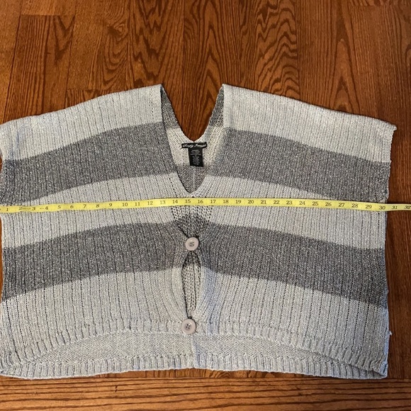 NWOT SIMPLY IRRESISTIBLE women’s sleeve hole PONCHO / LUREX gray sliver size L - Picture 8 of 12